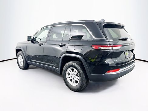 Used 2023 Jeep Grand Cherokee Laredo AWD/4WD image 5