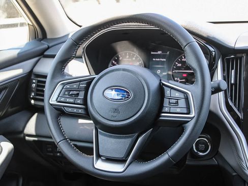 Used 2025 Subaru Outback Premium AWD/4WD image 15