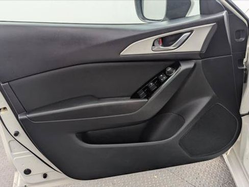 Used 2017 MAZDA MAZDA3 Sport FWD image 13