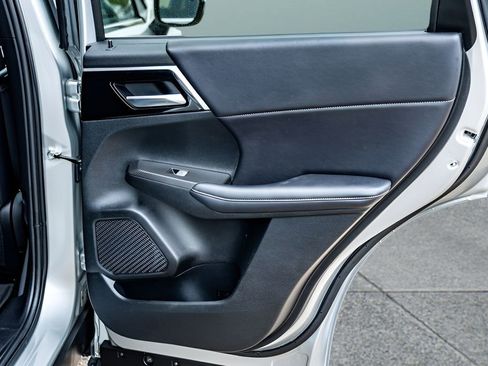 Used 2024 Mitsubishi Outlander SE FWD image 19