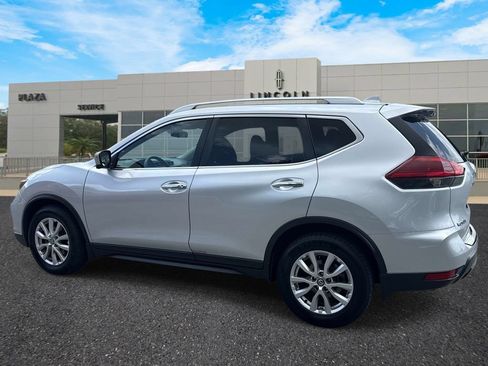 Used 2018 Nissan Rogue SV w/ Premium Package FWD image 5