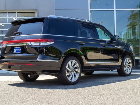 Used 2024 Lincoln Navigator Reserve AWD/4WD image 10