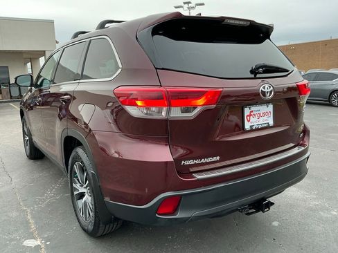 Used 2019 Toyota Highlander Plus w/ Carpet Mat Package (TMS) FWD image 13