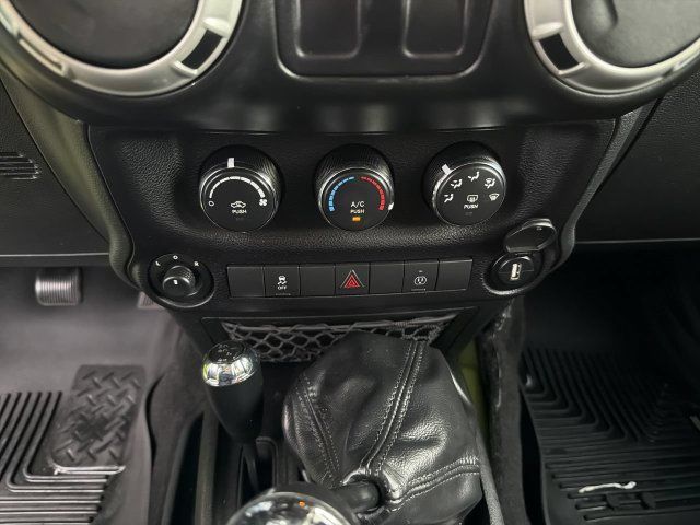 Used 2017 Jeep Wrangler Sahara w/ Connectivity Group AWD/4WD image 20