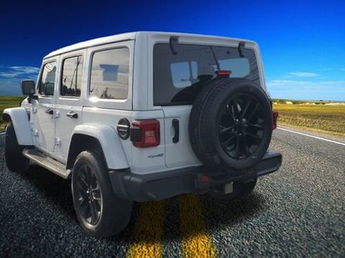 Certified 2022 Jeep Wrangler Unlimited Sahara w/ Cold Weather Group image 28