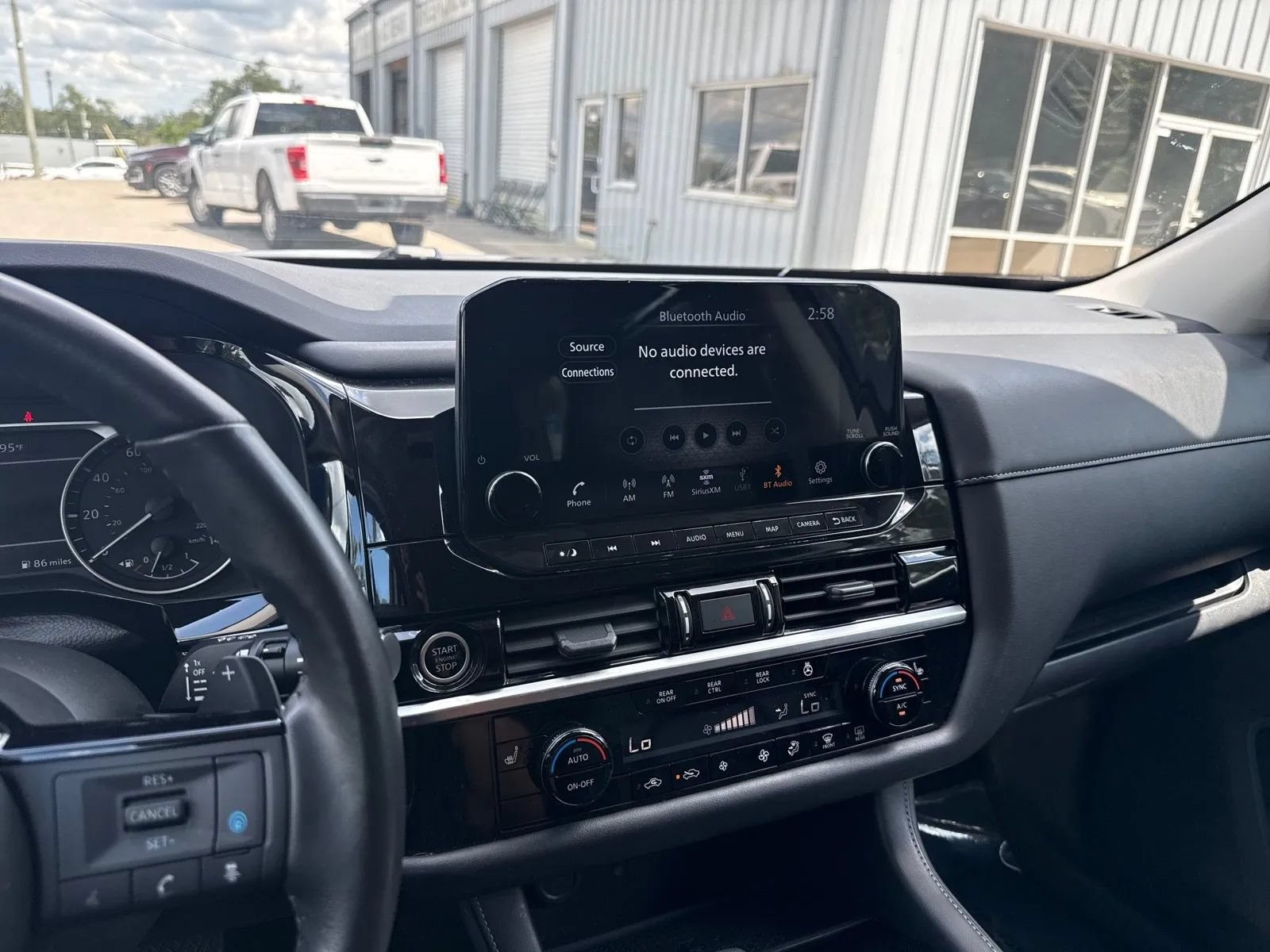 Used 2023 Nissan Pathfinder SL FWD image 21