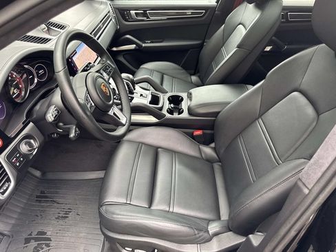 Used 2022 Porsche Cayenne Turbo S AWD/4WD image 21