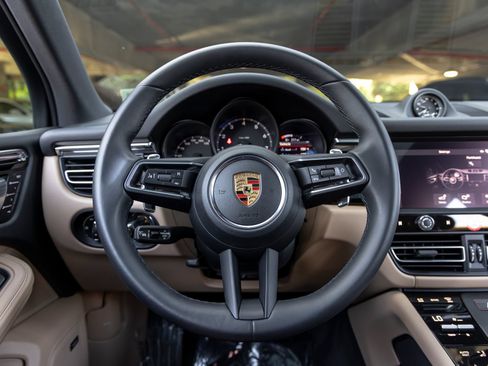 Certified 2026 Porsche Macan AWD/4WD image 29