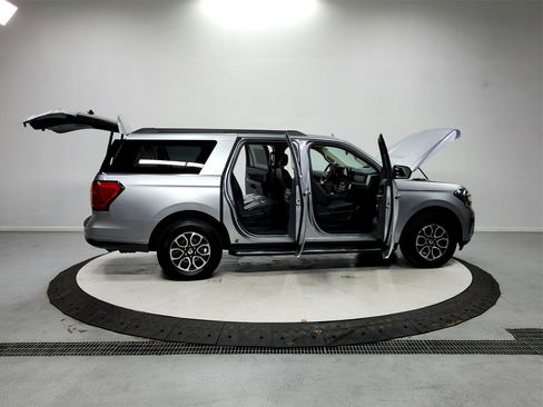 Used 2023 Ford Expedition Max XLT image 16