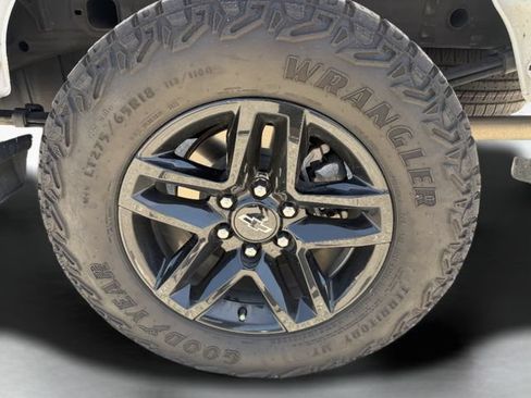 Used 2024 Chevrolet Silverado 1500 Custom Trail Boss AWD/4WD image 34