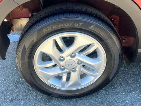 Used 2025 Hyundai Venue SE FWD image 11