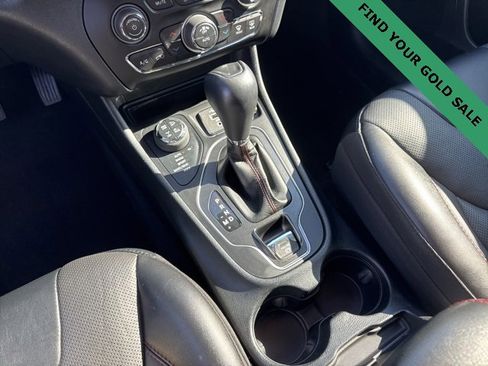 Used 2022 Jeep Cherokee Trailhawk w/ Premium Leather Package image 23