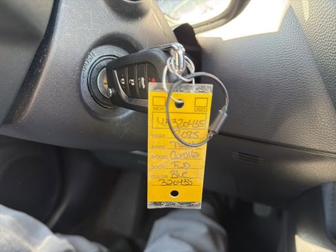 Used 2025 Toyota Corolla LE image 26