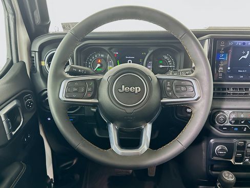 Used 2024 Jeep Wrangler Unlimited Sahara AWD/4WD image 17