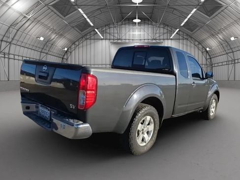 Used 2013 Nissan Frontier SV RWD image 2