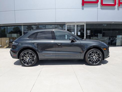 Certified 2025 Porsche Macan AWD/4WD image 8