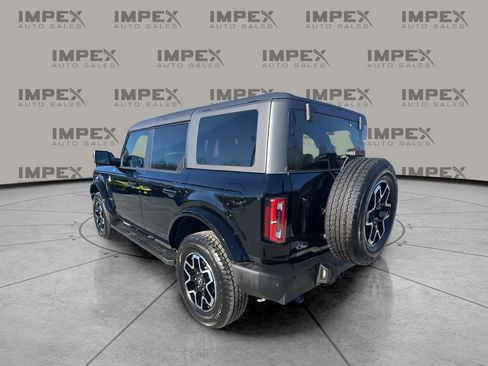 Used 2024 Ford Bronco Outer Banks image 3