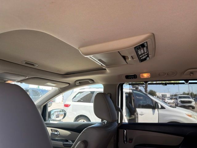 Used 2016 Honda Odyssey Touring Elite image 16