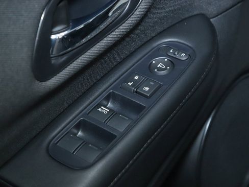 Used 2019 Honda HR-V LX image 16