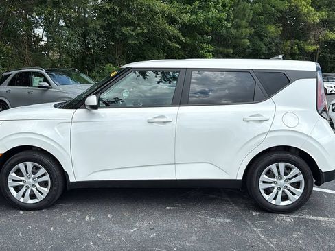 Used 2025 Kia Soul LX FWD image 6