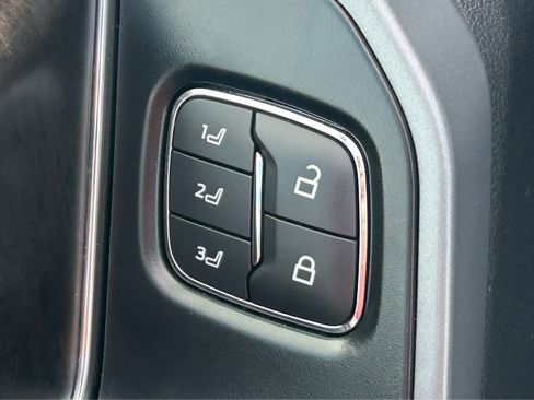 Used 2022 Ford F150 Lariat w/ Equipment Group 502A High AWD/4WD image 18