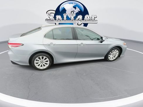 Used 2020 Toyota Camry LE image 10
