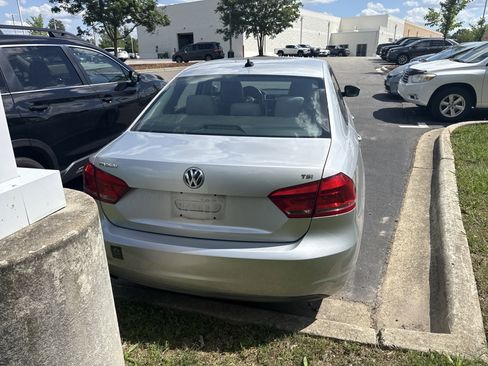 Used 2014 Volkswagen Passat 1.8T Wolfsburg Edition FWD image 8