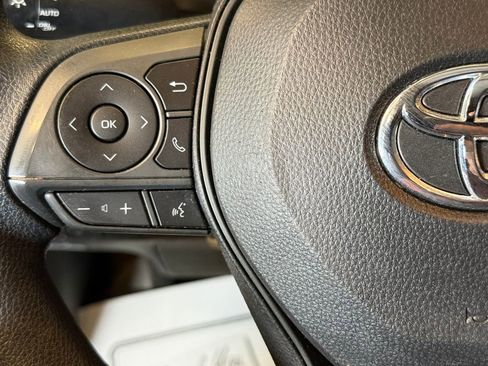 Used 2020 Toyota Corolla LE FWD image 11