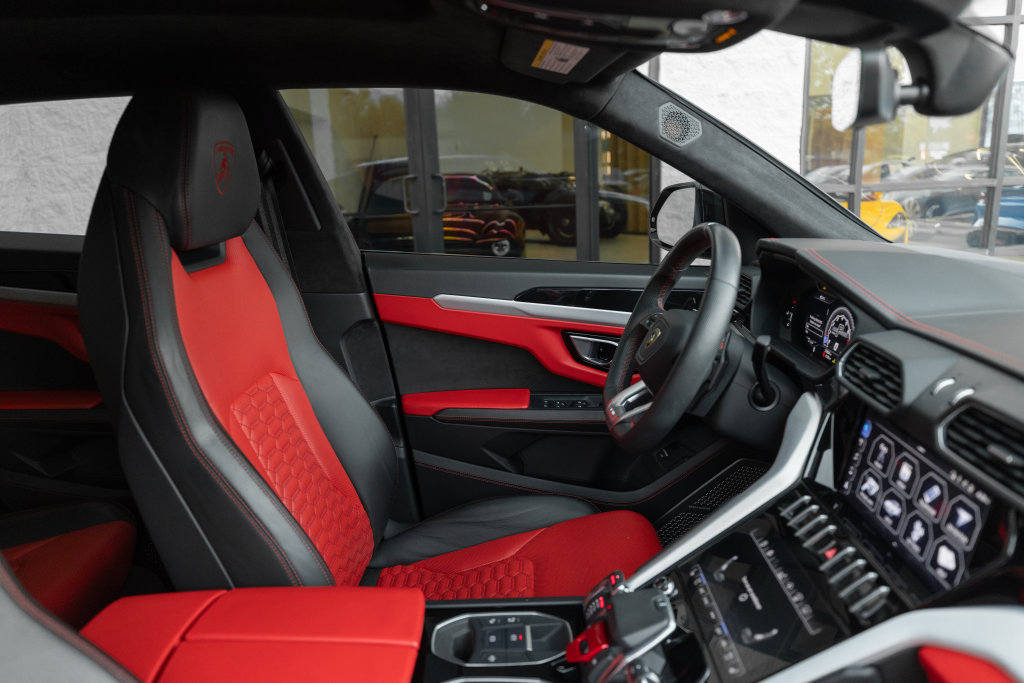 Used 2021 Lamborghini Urus AWD/4WD image 37