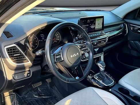 Used 2023 Kia Seltos EX image 17