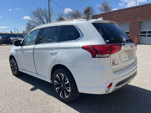 Used 2018 Mitsubishi Outlander SEL image 3
