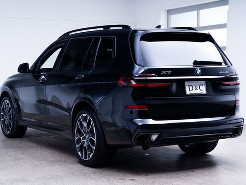 Used 2025 BMW X7 xDrive40i w/ M Sport Package AWD/4WD image 5