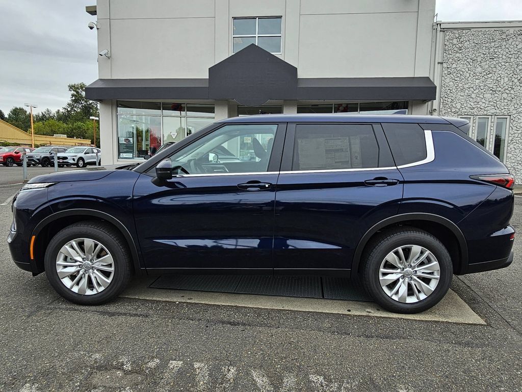New 2026 Mitsubishi Outlander ES AWD/4WD image 8
