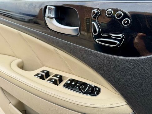 Used 2016 Hyundai Equus Signature image 22