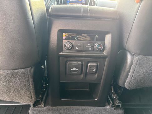 Used 2023 Chevrolet Traverse High Country image 25