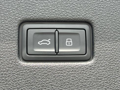 New 2025 Audi SQ8 Prestige image 13