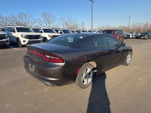 Used 2019 Dodge Charger SXT w/ Leather Interior Group image 3