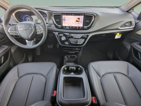 New 2026 Chrysler Voyager LX image 17