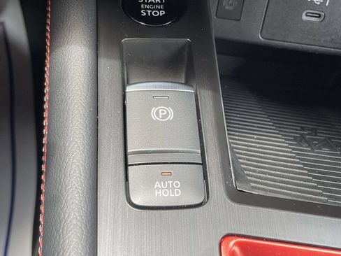 Used 2025 Nissan Kicks SR FWD image 29