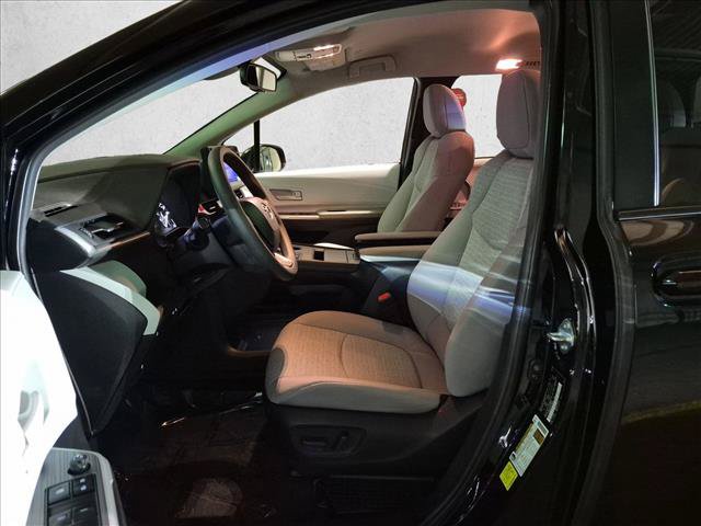 Certified 2026 Toyota Sienna LE FWD image 16