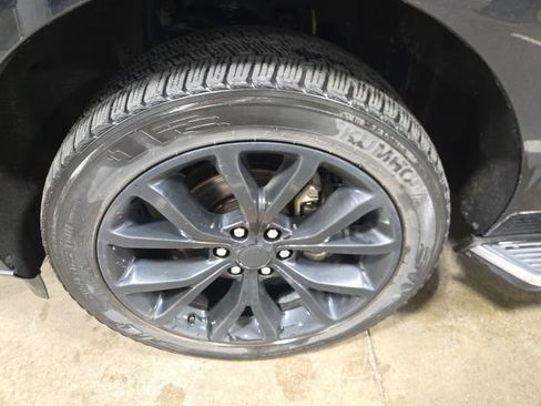 Used 2019 Ford Expedition Max XLT w/ Equipment Group 202A AWD/4WD image 11