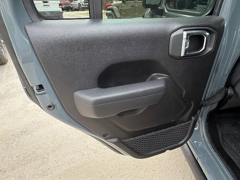 Used 2025 Jeep Wrangler Willys image 22