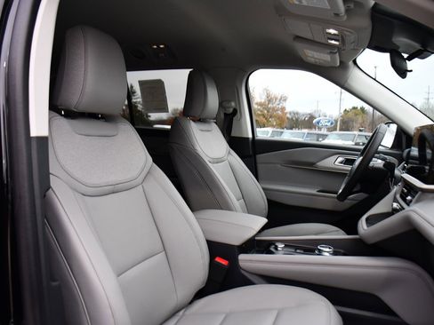 Used 2026 Ford Explorer Active w/ Active Comfort Package image 16