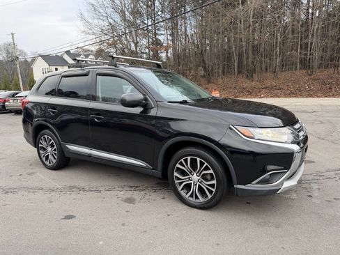 Used 2016 Mitsubishi Outlander SEL image 3