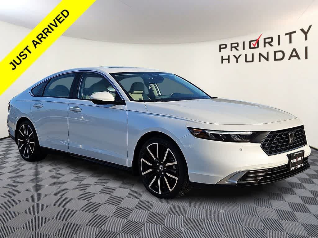 Used 2024 Honda Accord Touring image 3