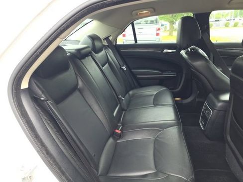 Used 2019 Chrysler 300 Touring w/ Quick Order Package 2EF RWD image 18