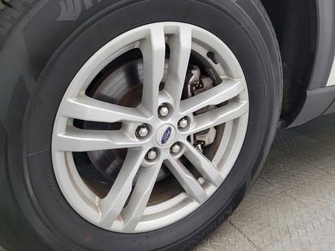 Used 2023 Ford Explorer XLT w/ Equipment Group 202A image 31