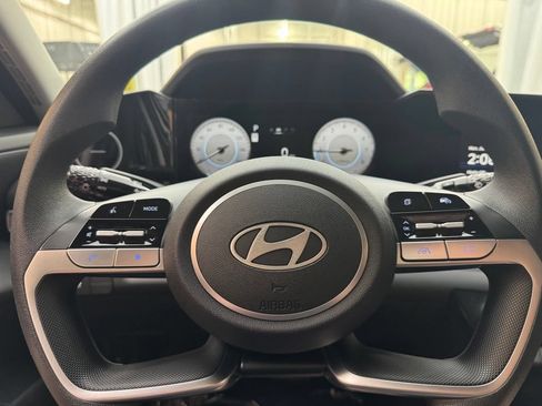 Used 2024 Hyundai Elantra SEL FWD image 17