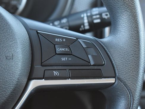 Used 2018 Nissan Kicks S image 8