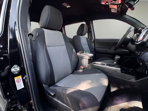 Used 2020 Toyota Tacoma TRD Off-Road AWD/4WD image 20